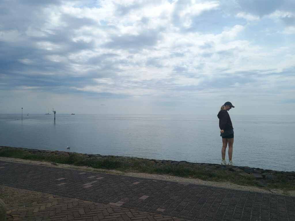 Lune standing, looking out over the sea.